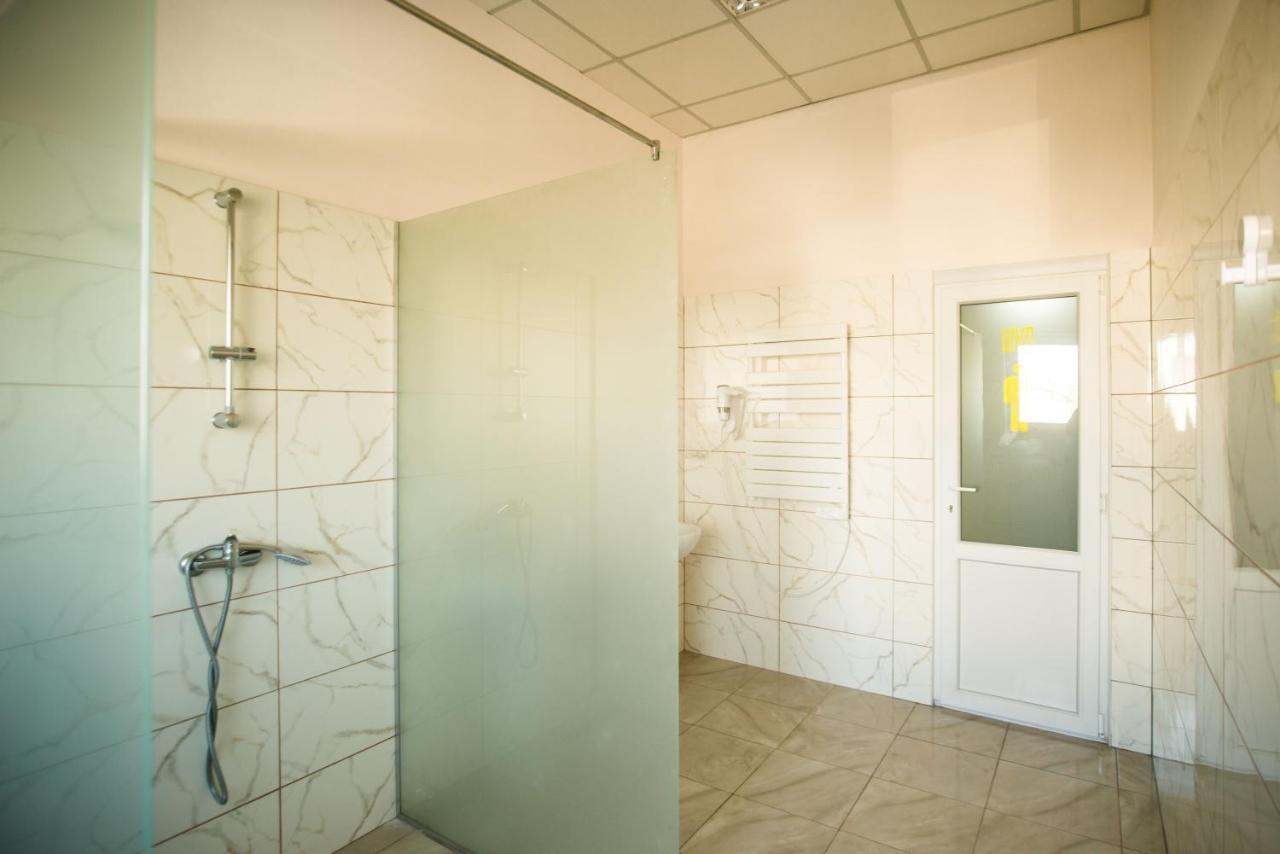 Si-Yo Hostel Oujhorod Extérieur photo